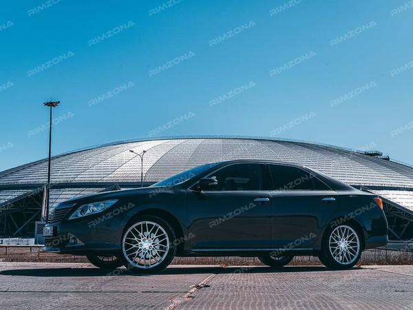 Toyota Camry на литых дисках VEEMANN IFG34 R19 - Фото № 1