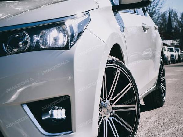 Toyota Corolla на литых дисках в стиле VOSSEN CV4 R18 - Фото № 3