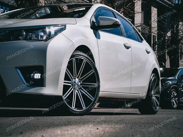 Toyota Corolla на литых дисках в стиле VOSSEN CV4 R18 - Фото № 2