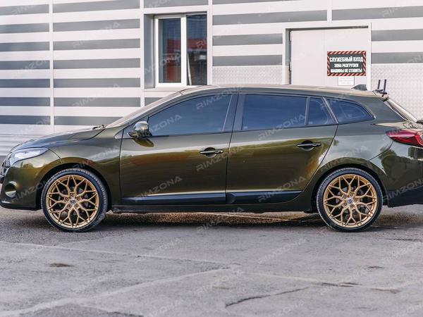 Renault Megane 3 на литых дисках в стиле VOSSEN HF-2 - Фото № 3