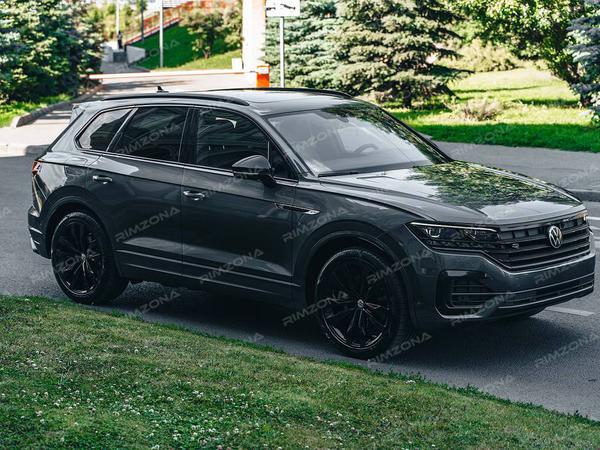 Volkswagen Touareg на кованых дисках в стиле Tiguan R-line R21 - Фото № 1