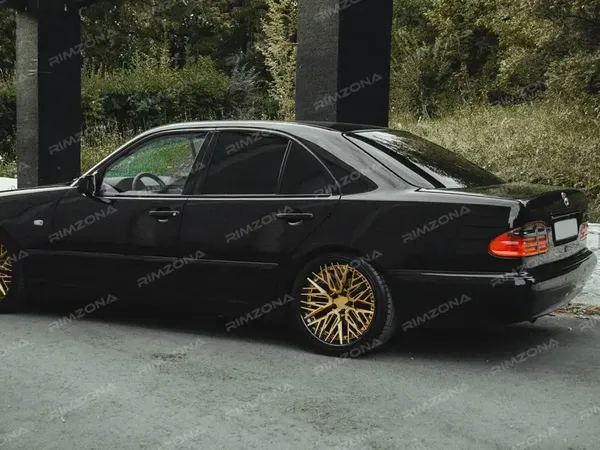 Mercedes-Benz E-Class на двусоставных кованых дисках - Фото № 5