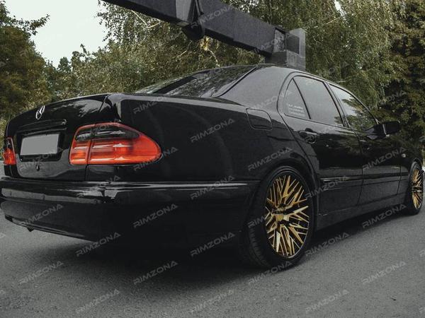 Mercedes-Benz E-Class на двусоставных кованых дисках - Фото № 7
