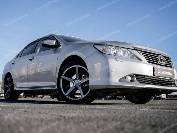 Toyota Camry литых дисках в стиле vossen VPS303 R18 - Фото № 2