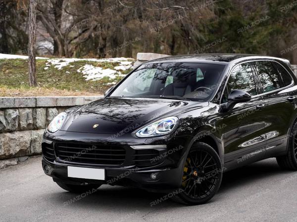 PORSCHE CAYENNE НА ЛИТЫХ ДИСКАХ В СТИЛЕ PORSCHE RS SPYDER R20 - Фото № 1