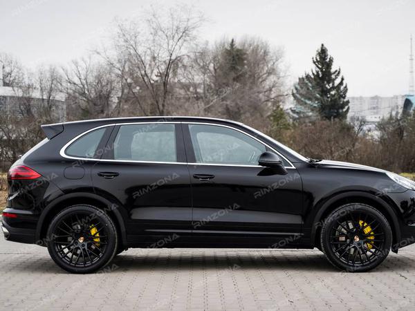 PORSCHE CAYENNE НА ЛИТЫХ ДИСКАХ В СТИЛЕ PORSCHE RS SPYDER R20 - Фото № 6