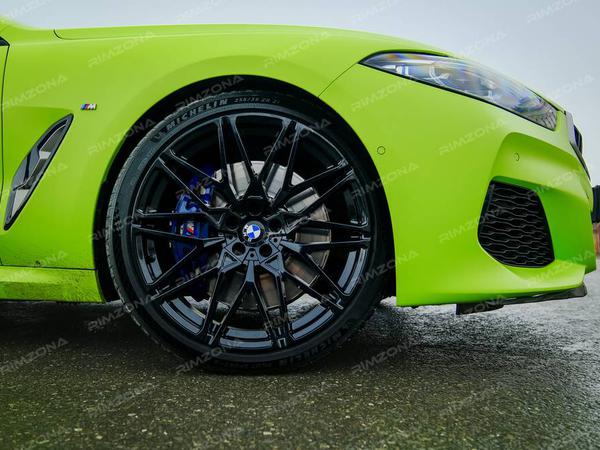 BMW M8 НА КОВАНЫХ ДИСКАХ В СТИЛЕ BMW 818 STYLE R21 - Фото № 3