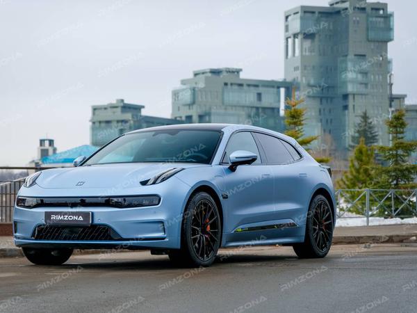 ZEEKR 001 НА КОВАНЫХ ДИСКАХ В СТИЛЕ VOSSEN HF-4T R22 - Фото № 1