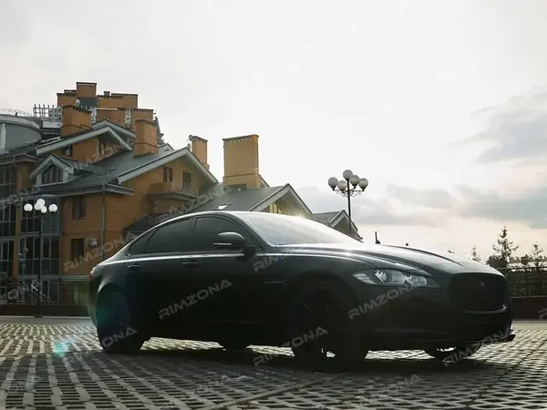 JAGUAR XF на кованых дисках в стиле VOSSEN HF 6.5 R20 - Фото № 1