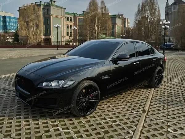 JAGUAR XF на кованых дисках в стиле VOSSEN HF 6.5 R20 - Фото № 3