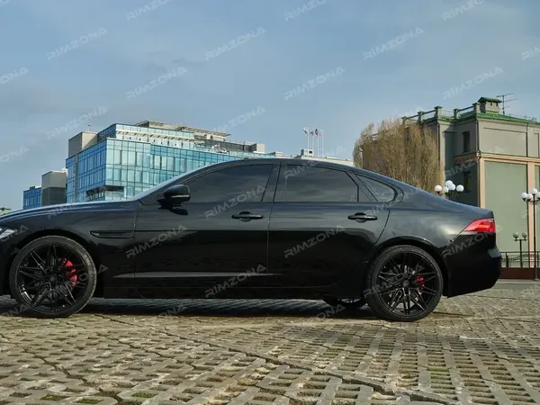 JAGUAR XF на кованых дисках в стиле VOSSEN HF 6.5 R20 - Фото № 4