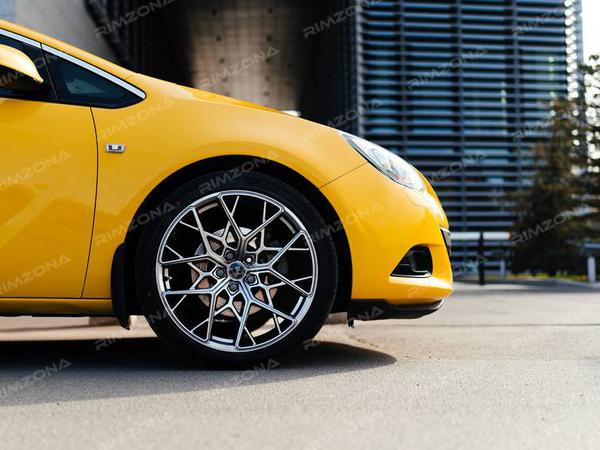 Opel Astra GTC на литых дисках в стиле HRE FF10 R20 - Фото № 6