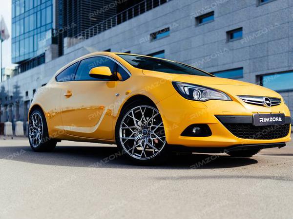 Opel Astra GTC на литых дисках в стиле HRE FF10 R20 - Фото № 1