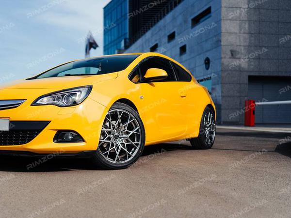 Opel Astra GTC на литых дисках в стиле HRE FF10 R20 - Фото № 2