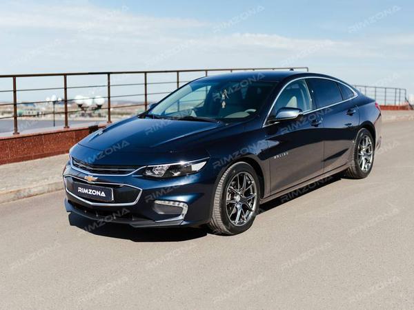 Chevrolet Malibu на литых дисках в стиле HRE P101 R18 - Фото № 1
