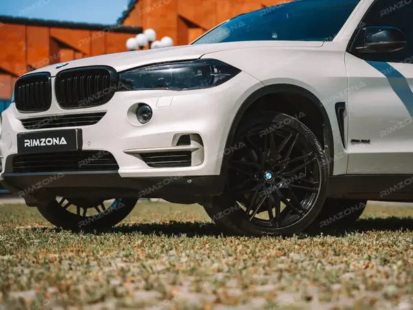 BMW X5 НА ЛИТЫХ ДИСКАХ В СТИЛЕ BMW 818 STYLE R21 - Фото № 3