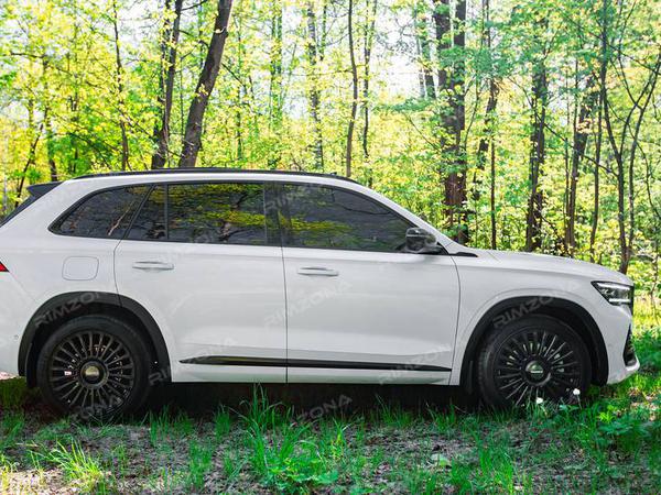 Geely Monjaro на литых дисках в стиле Mansory - Фото № 4