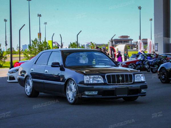 TOYOTA CROWN MAJESTA НА КОВАНЫХ ДИСКАХ В СТИЛЕ RIVERSIDE TRAFFICSTAR DTX R19 - Фото № 1