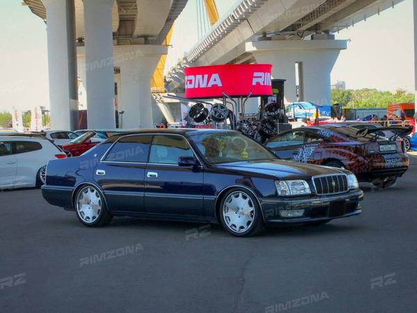 TOYOTA CROWN MAJESTA НА КОВАНЫХ ДИСКАХ В СТИЛЕ RIVERSIDE TRAFFICSTAR DTX R19 - Фото № 2