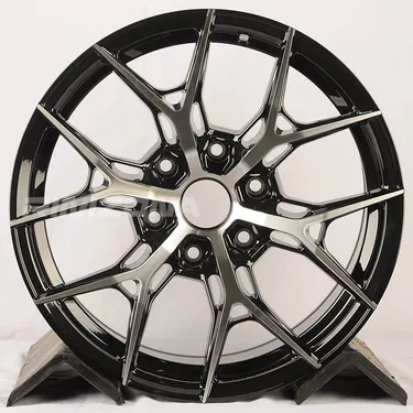 Литой диск В СТИЛЕ VOSSEN HF6-4 R18 9J 6x139.7 ET15 dia 106.1